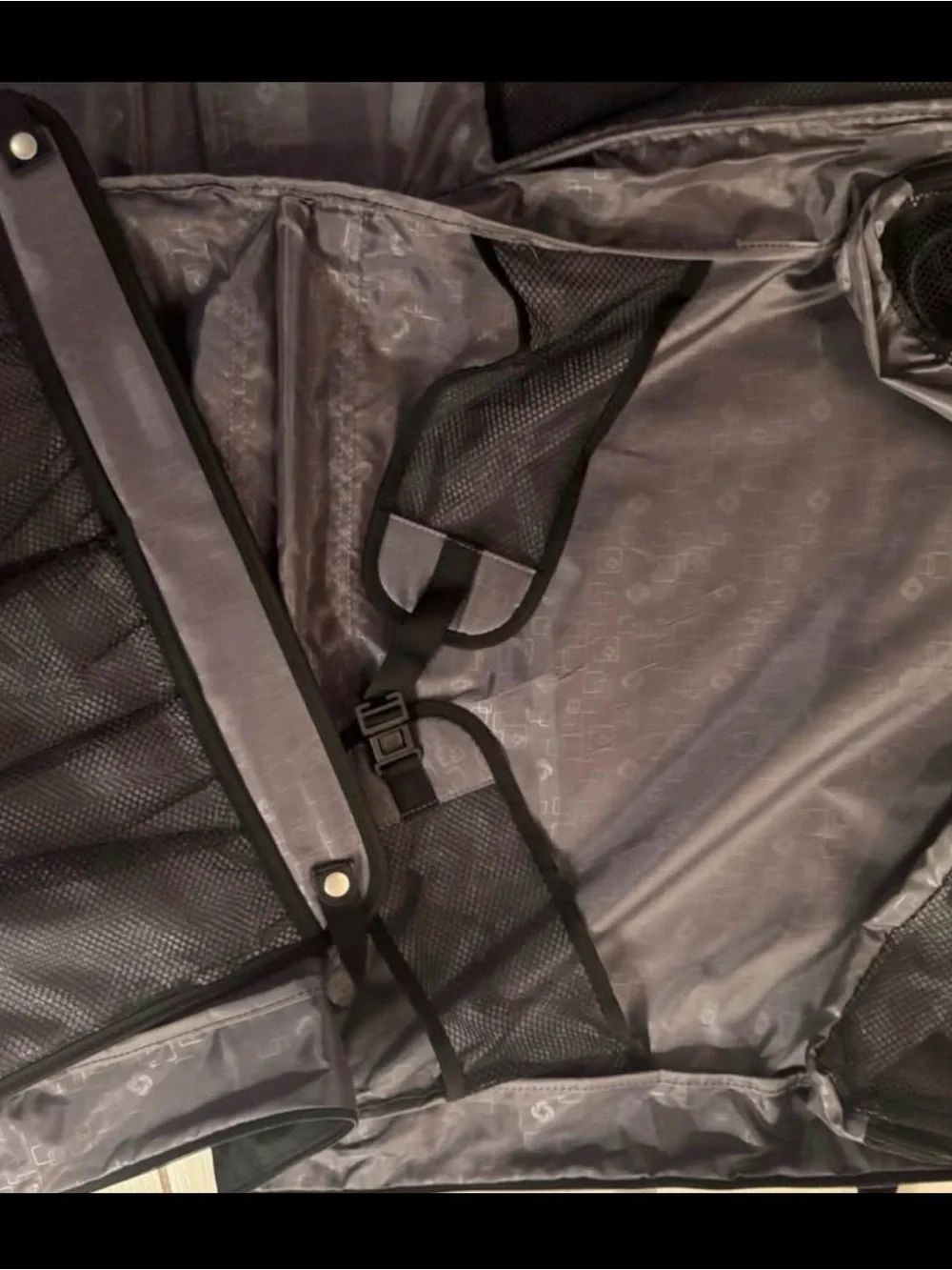 Samsonite Bifold Garment Bag 24x22x4 NWOT Black